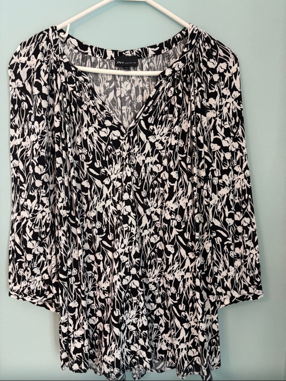 JNY Black & White Floral V-Neck Tunic